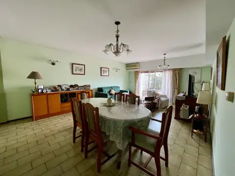 Venta Departamento 4 ambientes con cochera y terraza propia en Remedios de Escalada, Lanús