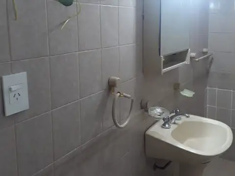 Casa 2 ambientes con 1 baño