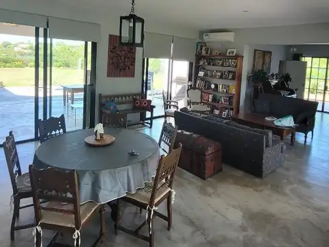 Casa 4 ambientes con 3 baños