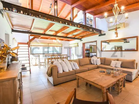 Casa 5 ambientes con 2 baños