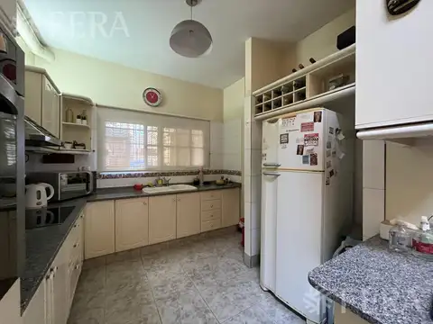 Casa 5 ambientes con 3 baños