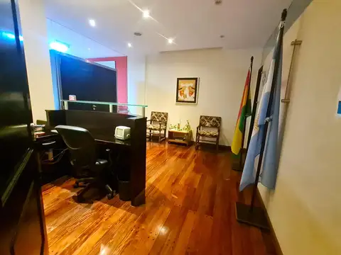 Oficina 6 ambientes con 2 baños
