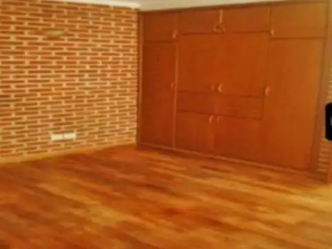 Casa en Alquiler con 1 cochera
