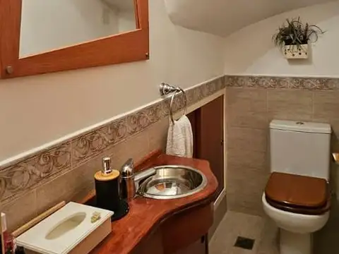 Casa 5 ambientes con 2 baños