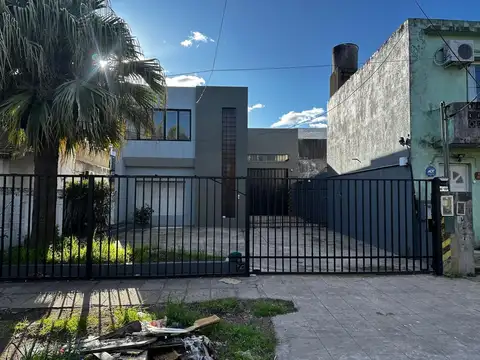 Galpon en Venta en Villa Luzuriaga, USD 250.000
