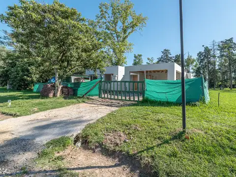 Venta Casa 3 ambientes en lote de 640m2, Rio hondo al 200, Manzanares, Santa Clara.