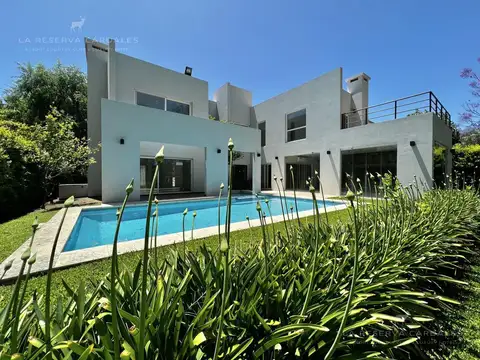 Casa 7 ambientes con 3 baños