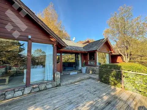 Casa en Venta con 3 cocheras