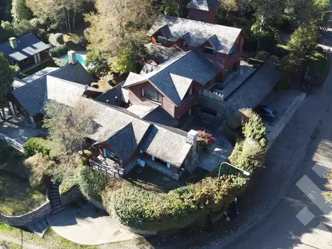 VENTA CASA 8 AMBIENTES - B° ALTOS DEL SOL - SAN MARTIN DE LOS ANDES