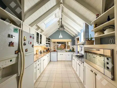 VENTA CASA 8 AMBIENTES - B° ALTOS DEL SOL - SAN MARTIN DE LOS ANDES