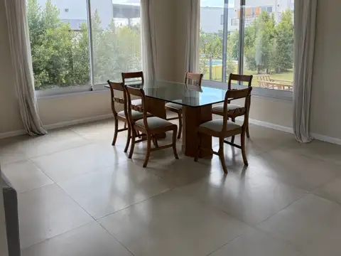 Casa en Alquiler al Oeste