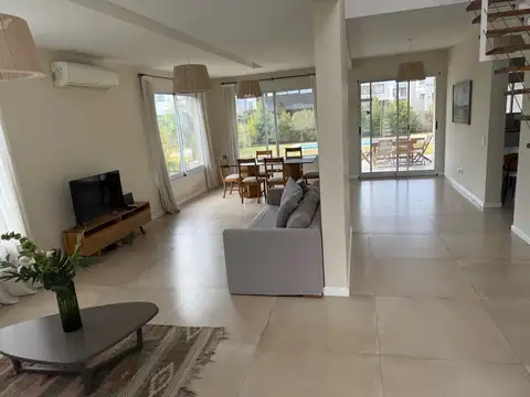 Casa en Alquiler de 3 dormitorios