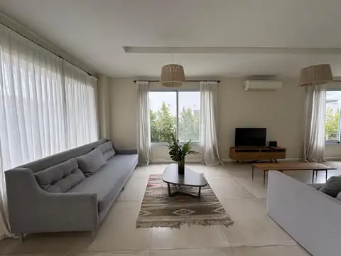 Casa en Alquiler de 3 dormitorios