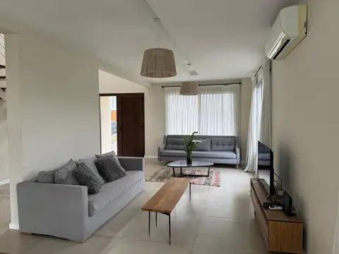 Casa en alquiler en Los Castaños, Nordelta.