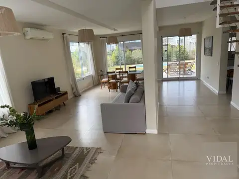 Casa en Alquiler de 3 dormitorios