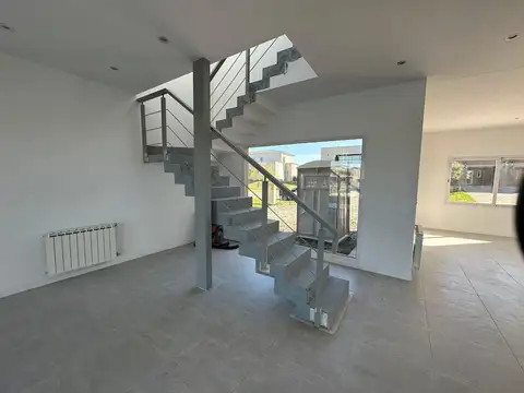 Casa 5 ambientes con 2 baños