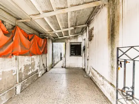 Casa en Venta con 2 locales comerciales a refaccionar Arana 419 e/ 7 y 8  - Villa Elisa