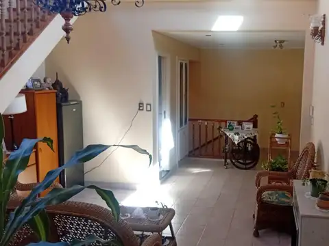 Casa en Pompeya con dos locales