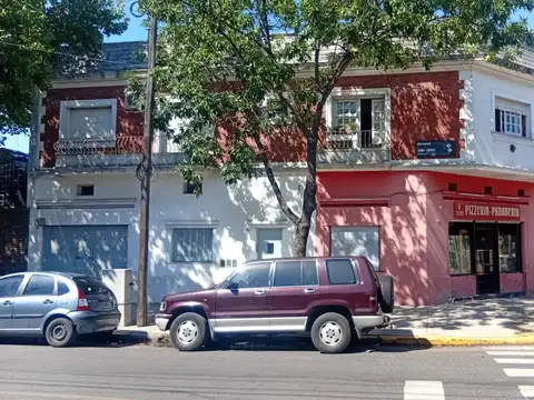 Casa en Pompeya con dos locales