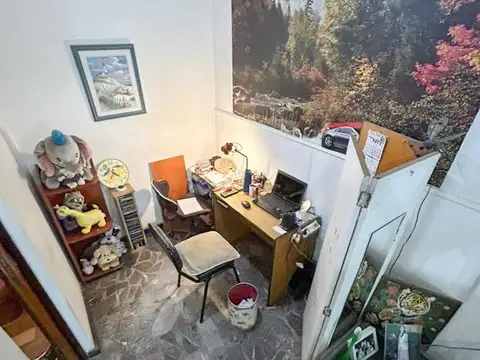 Casa de 4 ambientes con patio, quincho, terraza y cochera.