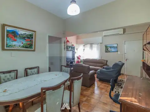 Casa 4 ambientes con 2 baños