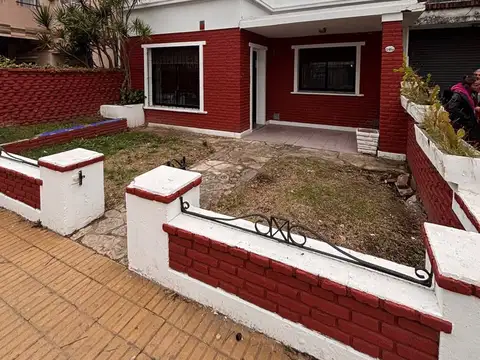 Casa 3 ambientes con terraza en Alquiler en Villa Bosch