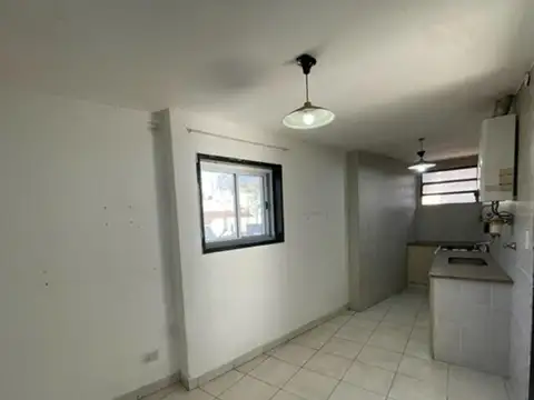 Venta de casa de 4 ambientes en Flores