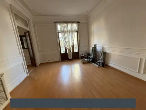 Venta Semipiso Apto Profesional con Baulera | Balvanera