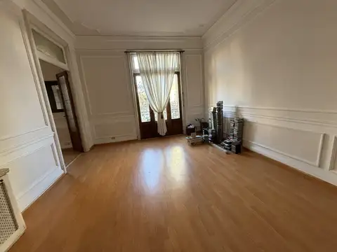 Venta Semipiso Apto Profesional con Baulera | Balvanera