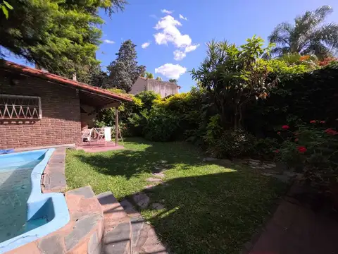 Casa 6 ambientes con 2 baños