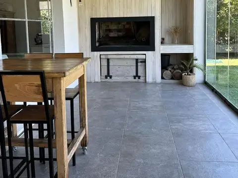 Casa 5 ambientes con 4 baños