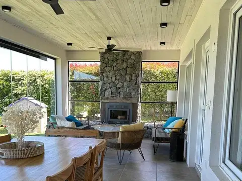 Casa en Alquiler Temporal con 3 cocheras