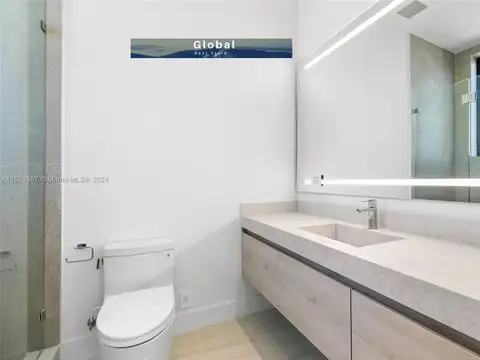 FABULOSA CASA WATERFRONT MIAMI, FL USA 100