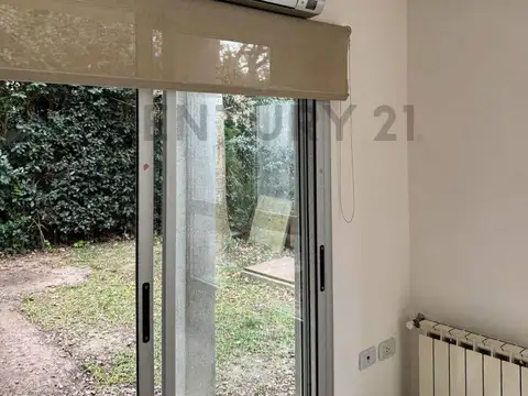 Casa en Alquiler con 1 cochera