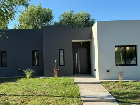 A ESTRENAR. PB.  Casa en venta en Pilar del Este - Santa Emilia