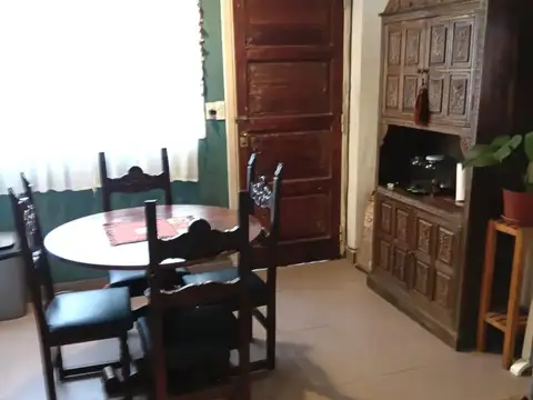 Casa 6 ambientes con 2 baños