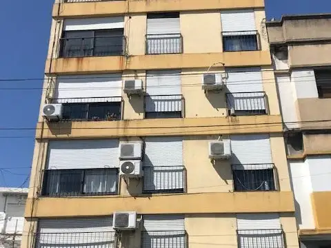 Avenida Hipolito Yrigoyen 700