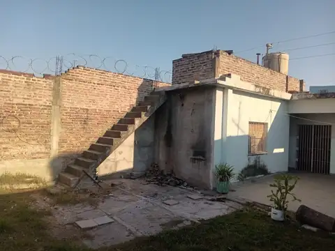 Casa 3 ambientes con 2 baños