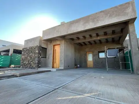 VENTA CASA 3 HABITACIONES BARRIO PRIVADO