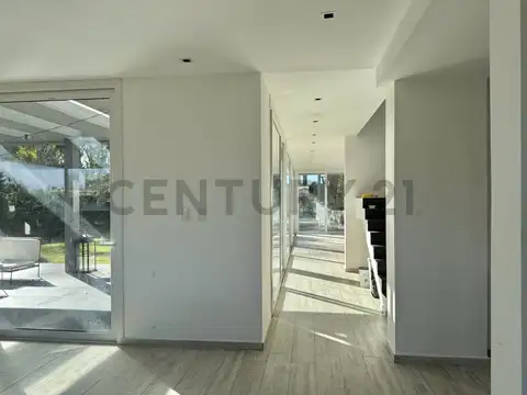 Casa 8 ambientes con 3 baños