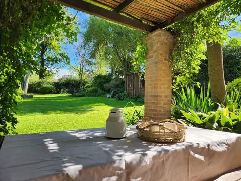 Casa en Venta con 2 cocheras