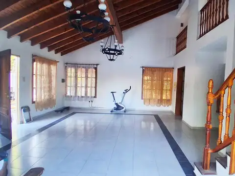 Casa en Venta con 4 cocheras