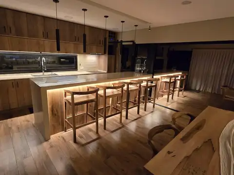 Espectacular casa de diseño a estrenar con muebles
