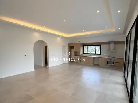Casa en Venta en Pilar Del Este - Santa Sofia, USD 215.000