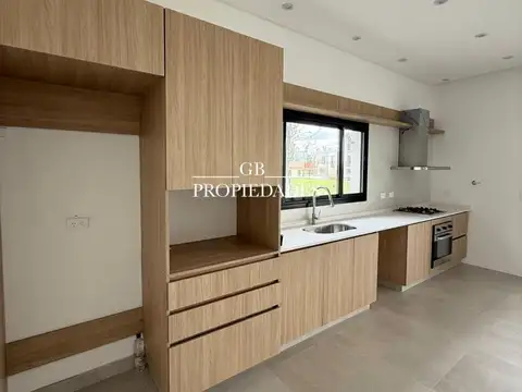 Venta de Casa 5 Ambientes en Santa Sofia, Pilar
