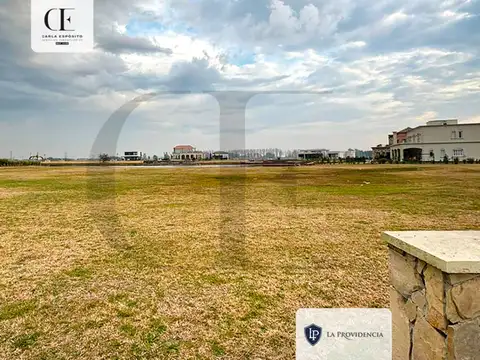 Lote en venta de 1236m2 Fondo a Laguna en La Providencia Resort & Country Club