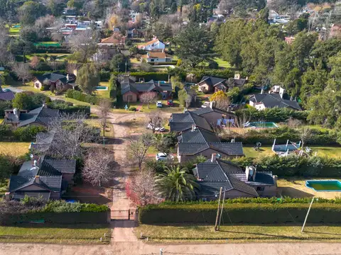 Casa en Venta con 2 cocheras