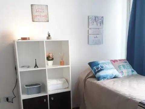 GUEMES Y ALVEAR, PLENO PICHINCHA, EXCELENTE MONOAMBIENTE CON TODO EQUIPADO.