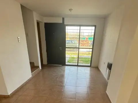 DEPARTAMENTO EN ALQUILER 3 AMBIENTES CON COCHERA Y PATIO