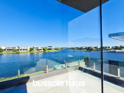Casa en venta de 5 ambientes con gran espejo de agua en Vistas Puertos Escobar